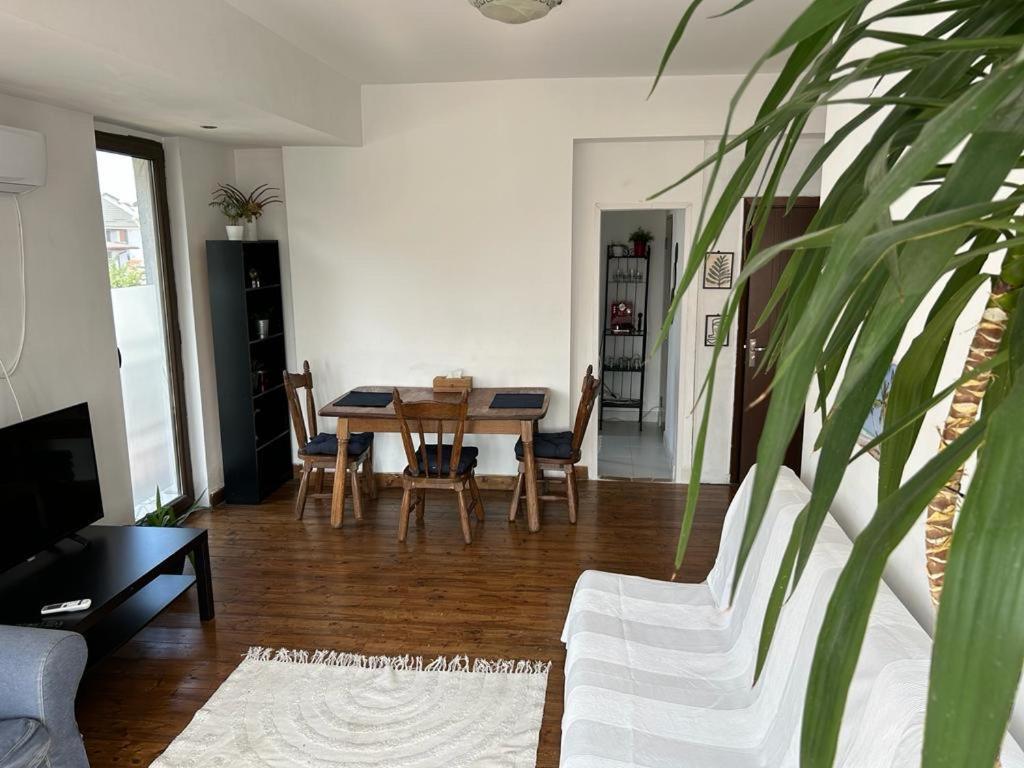 Lovely Apartment In Villa In Bucureşti Ngoại thất bức ảnh